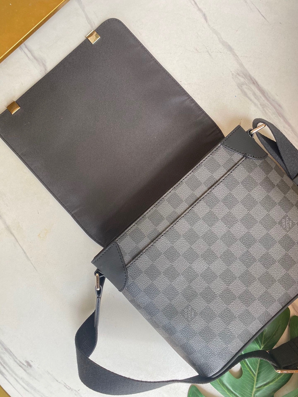 ルイヴィトンバッグ角部分ディテール